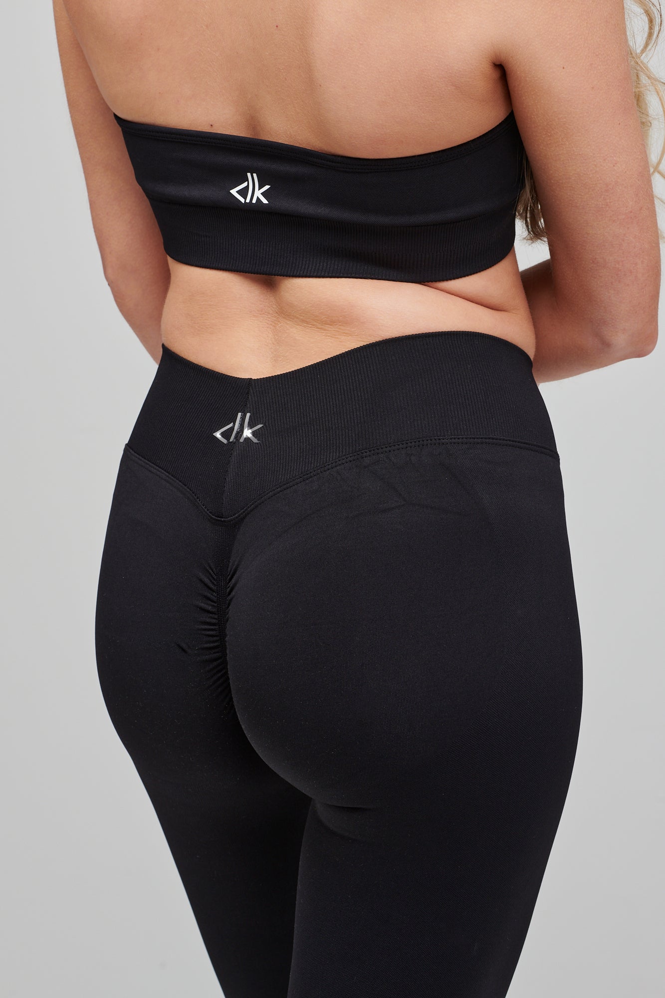 SNATCHED SEAMLESS LEGGINGS- BLACK